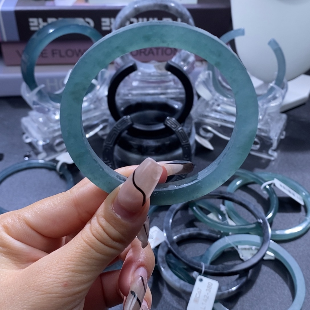 定制翡翠未镶嵌水墨乌鸡公主镯56