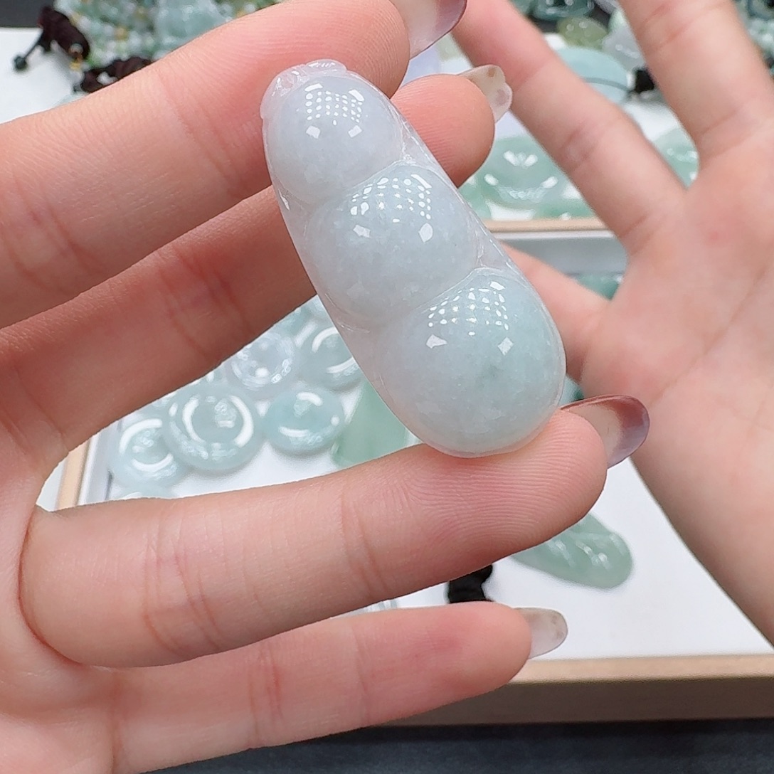 翡翠未镶嵌颈饰翡翠豆子