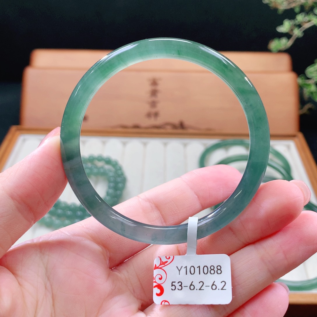 翡翠手镯（圆镯）未镶嵌
