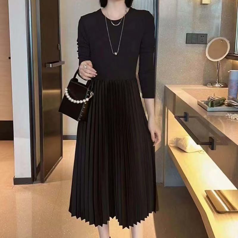 2025早春百搭显瘦气质百褶裙长袖打底连衣裙中长小黑裙