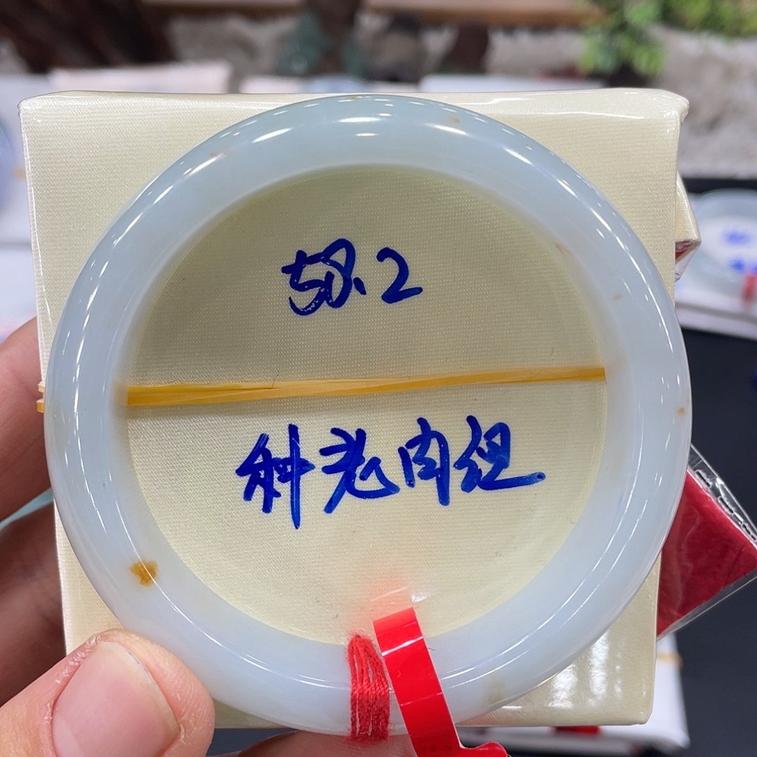 翡翠手镯未镶嵌翡翠