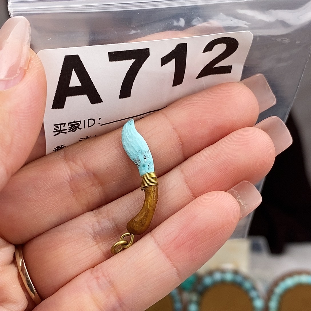 绿松石未镶嵌原矿