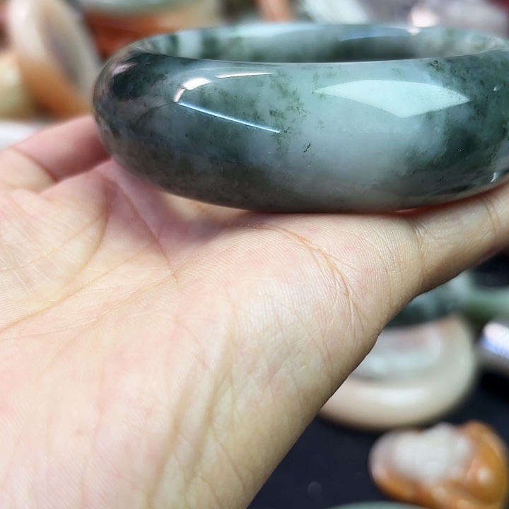 若***涵石英岩玉未镶嵌手镯