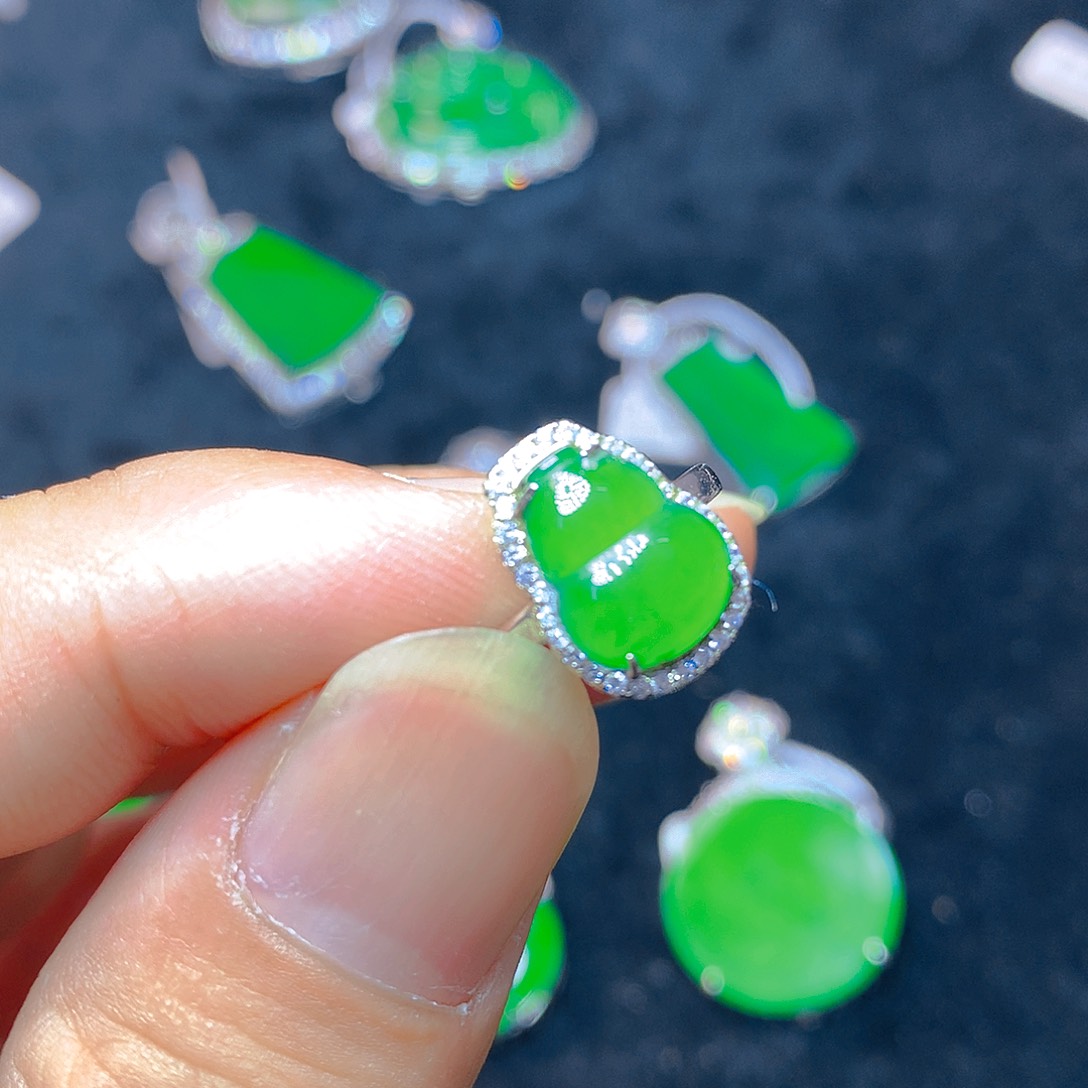 颈饰银S925镶嵌翡翠