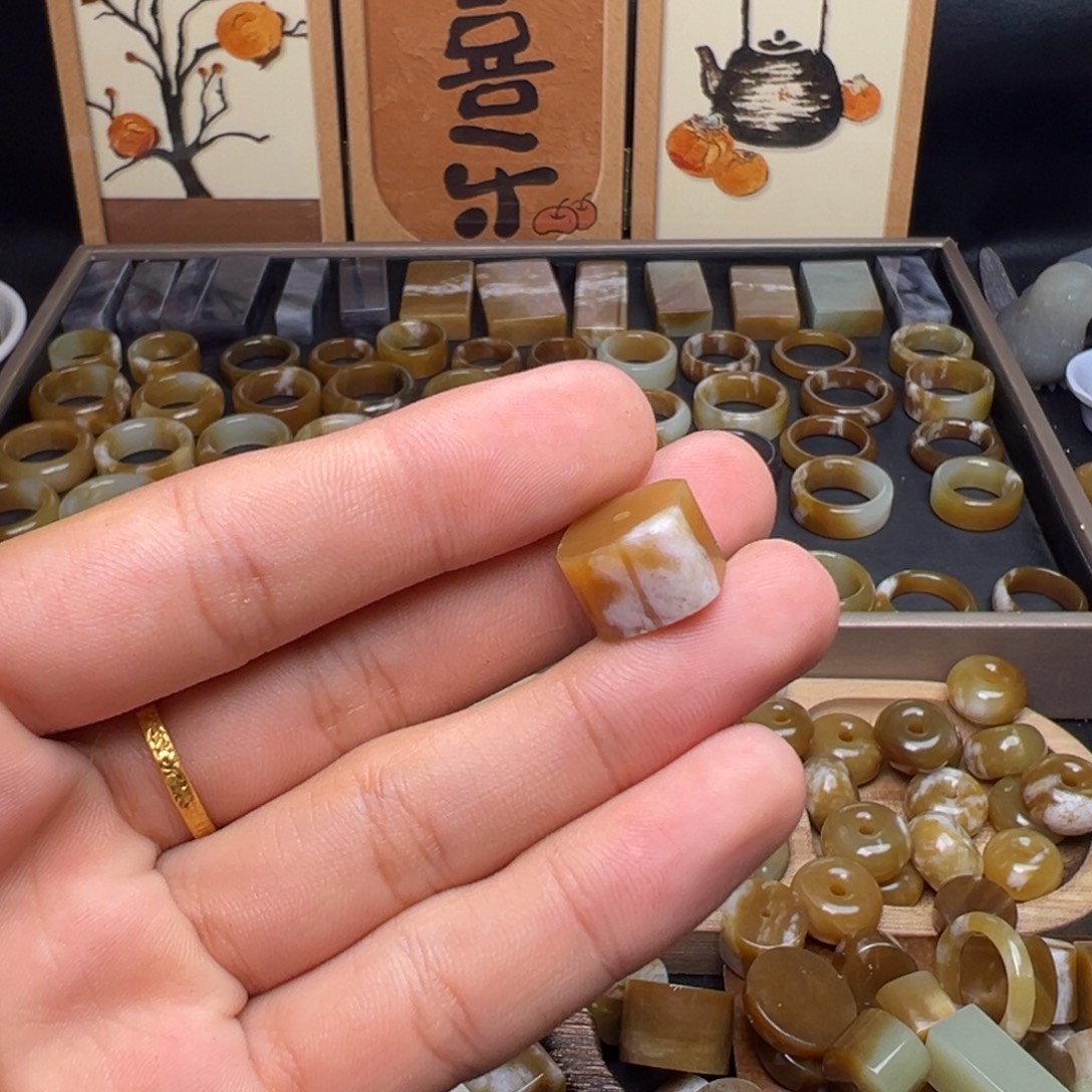 和田玉（糖玉）未镶嵌珠宝奇石福利