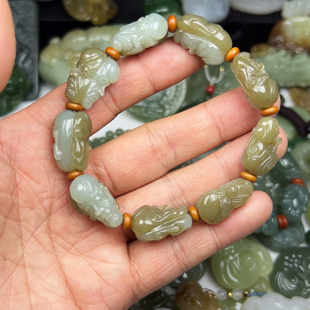 和田玉颈饰未镶嵌