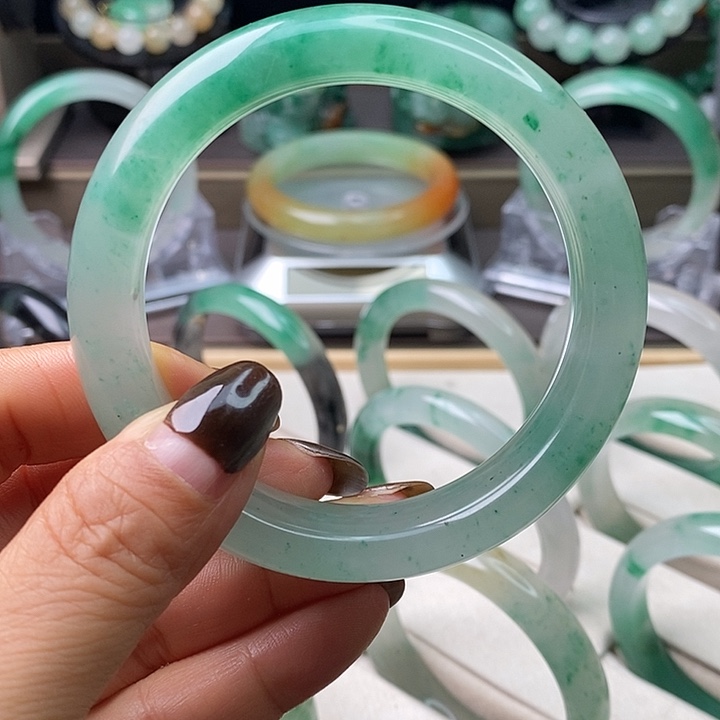 石英质玉（非洲翠）未镶嵌手镯