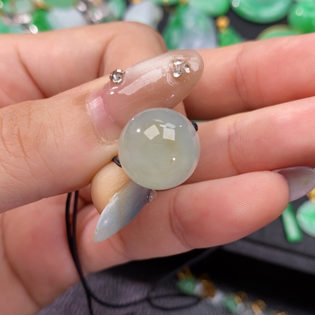 翡翠未镶嵌颈饰卡13.5