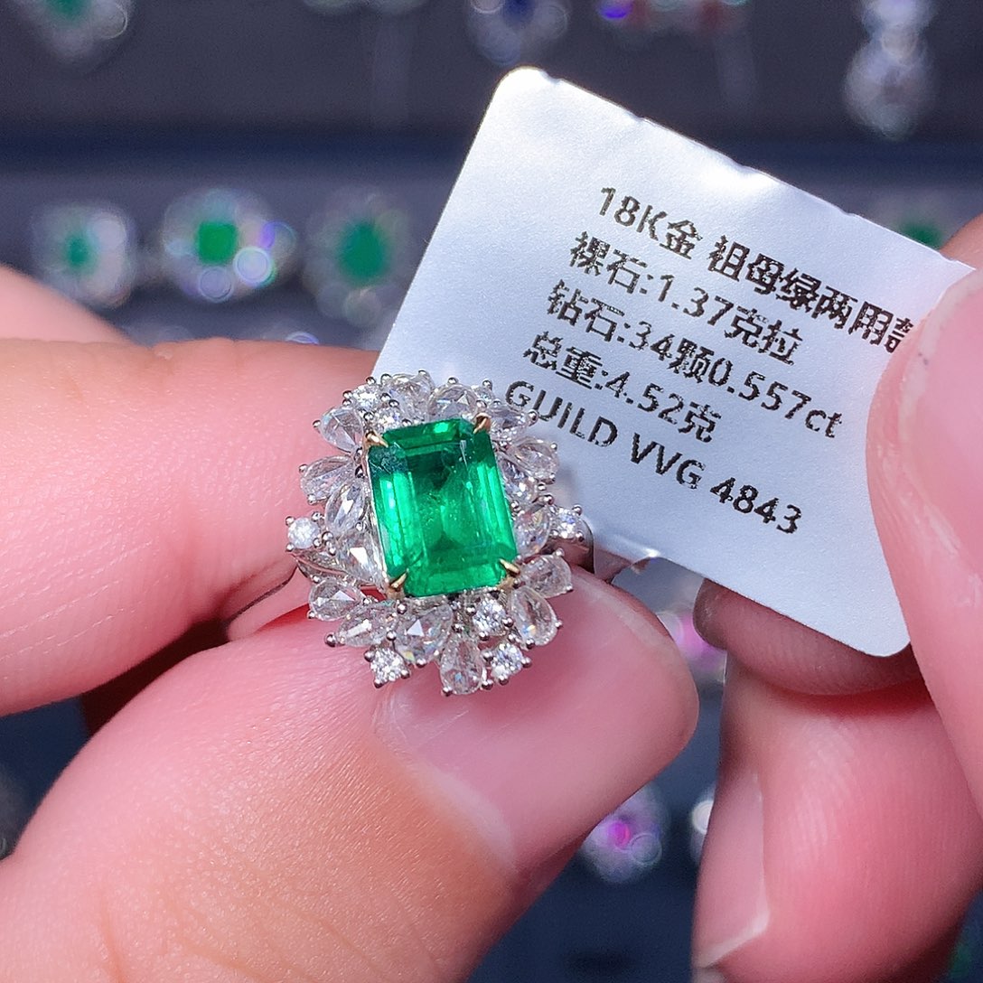 祖母绿戒指18K金镶嵌