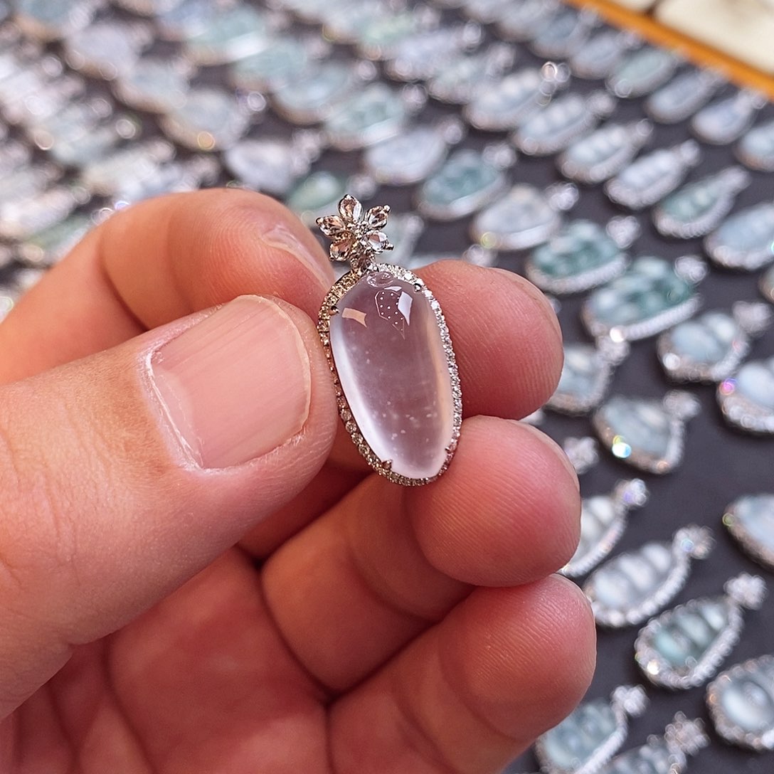 翡翠颈饰18K金镶嵌夕*?福瓜