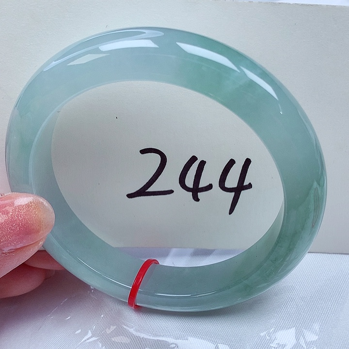 翡翠手镯未镶嵌翡翠