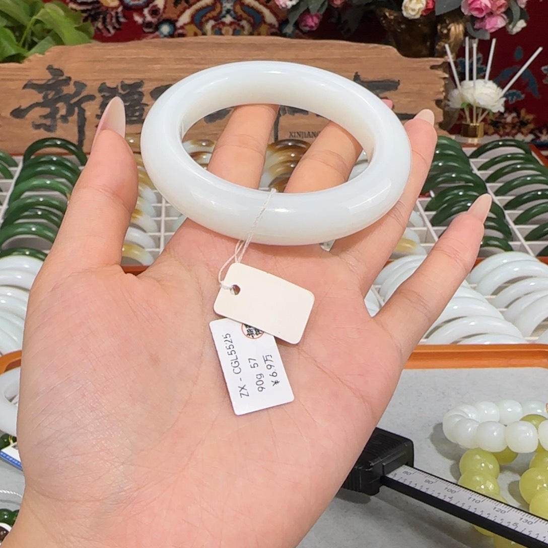 和田玉未镶嵌手镯优雅羊脂白玉手镯 传家首选镯型