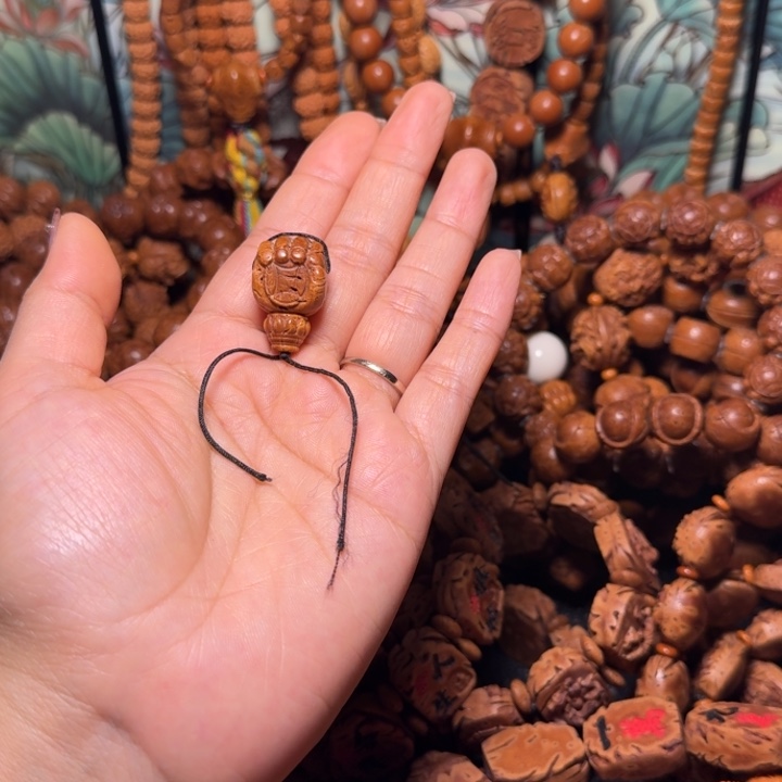 桃核吊坠大权在握