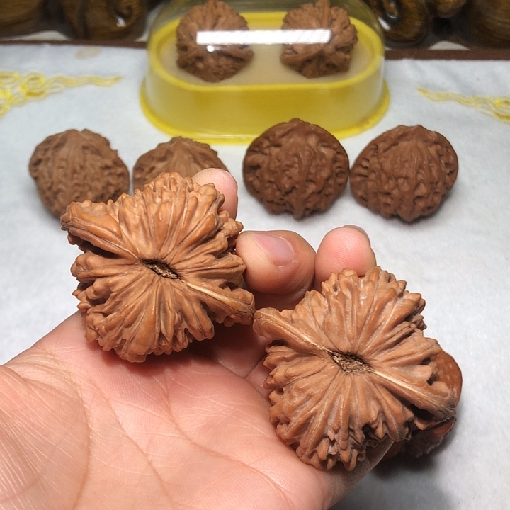 吴***饼文玩核桃48.5四座楼