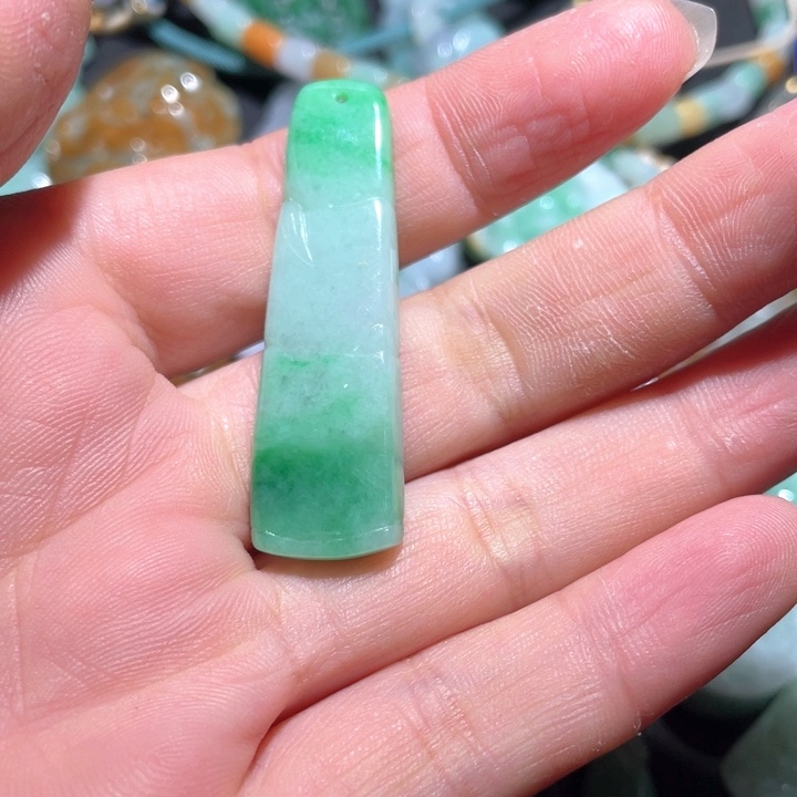 【闪购商品】翡翠颈饰未镶嵌天然翡翠