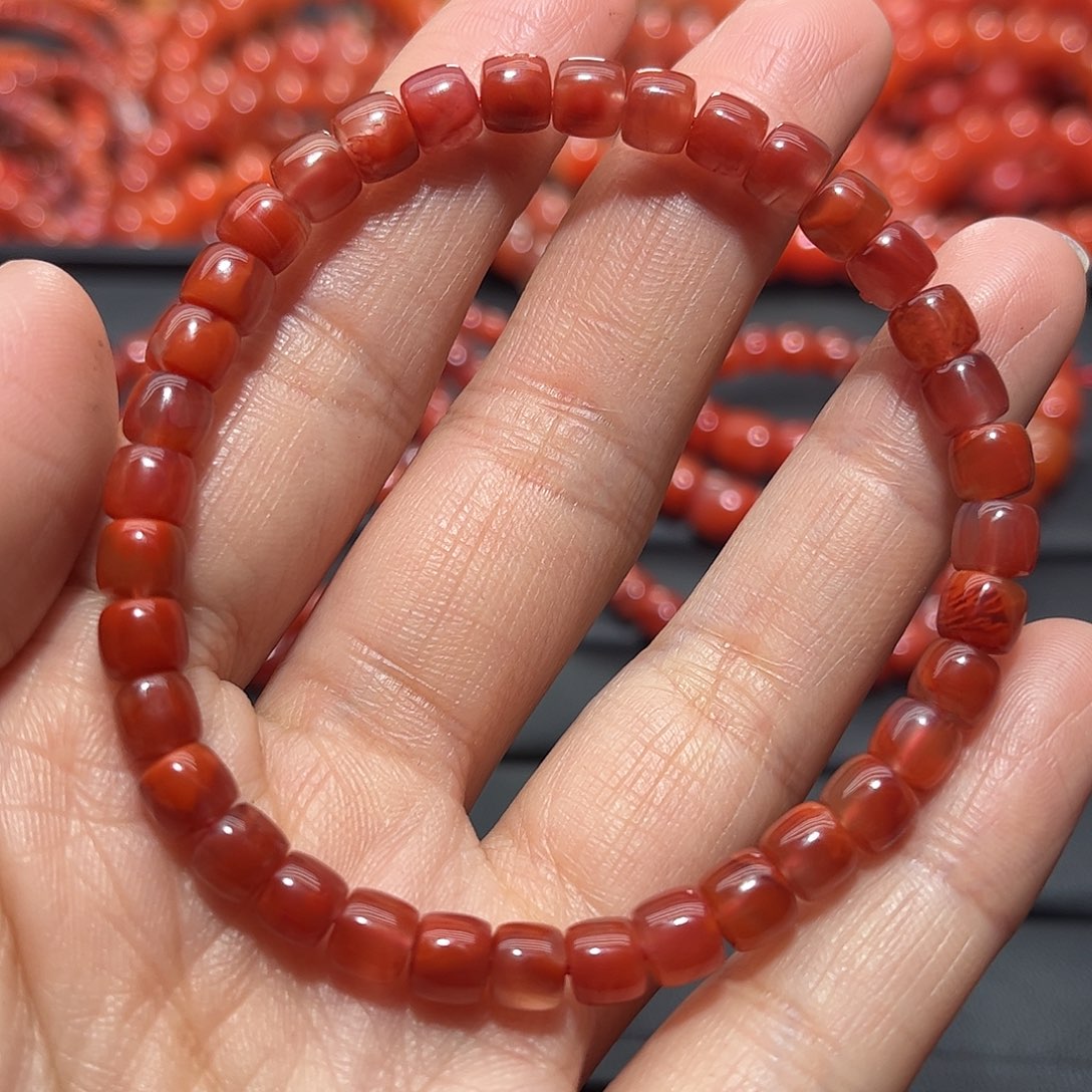 南红玛瑙手链未镶嵌是***。