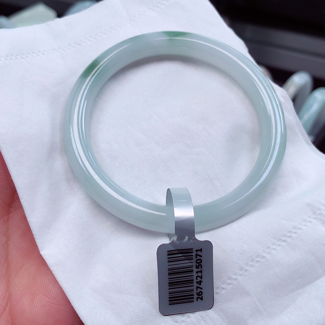 翡翠手镯未镶嵌圈口5556没人疼