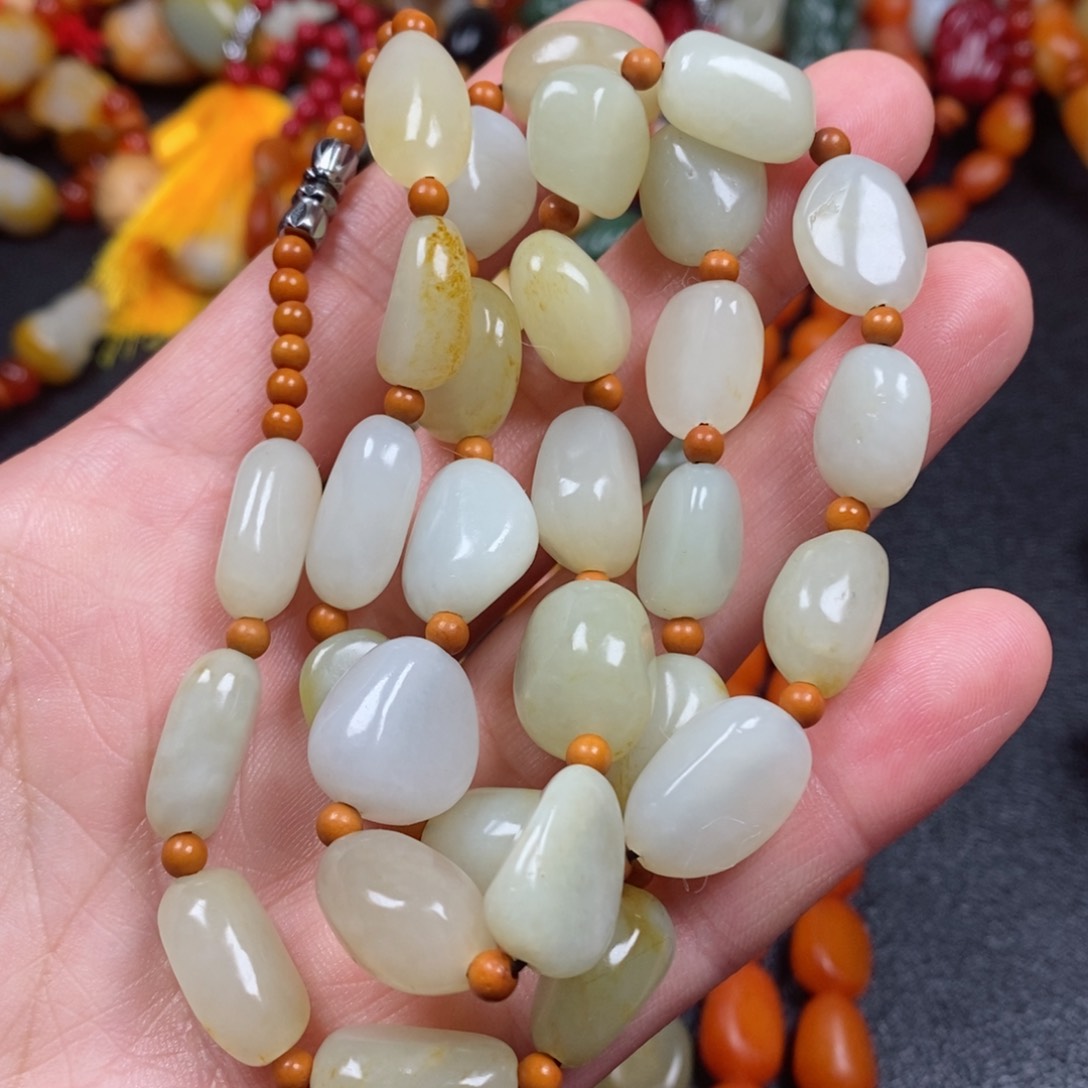 和田玉颈饰未镶嵌