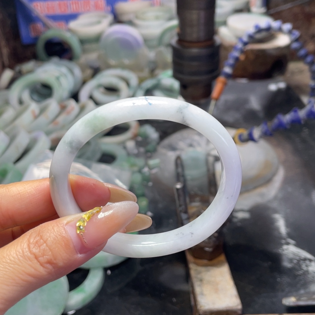 未镶嵌手镯翡翠多样性