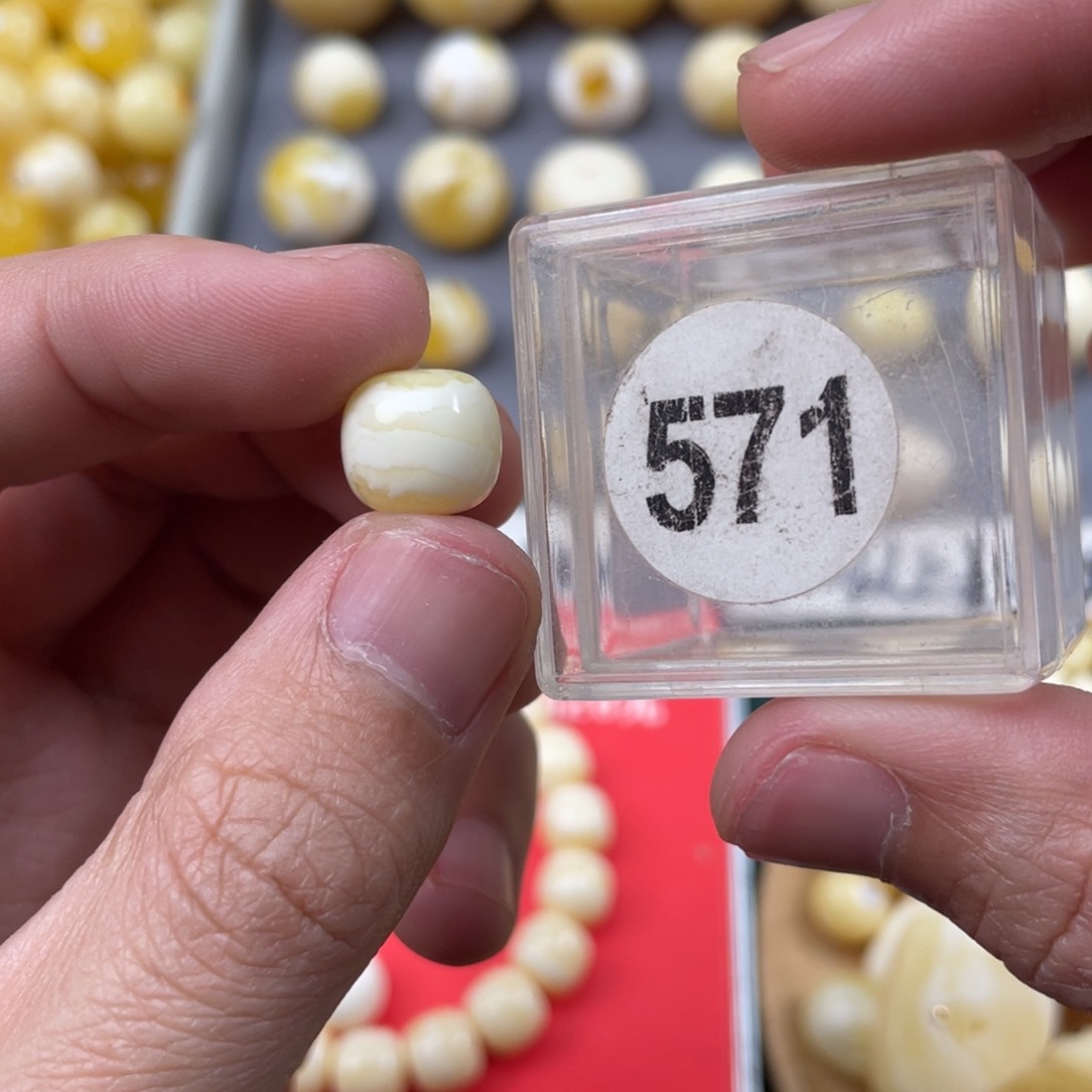 蜜蜡珠宝奇石未镶嵌