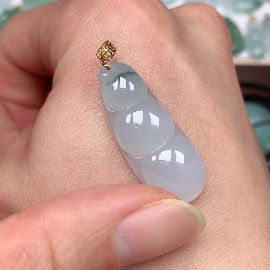 翡翠颈饰未镶嵌福豆吊坠