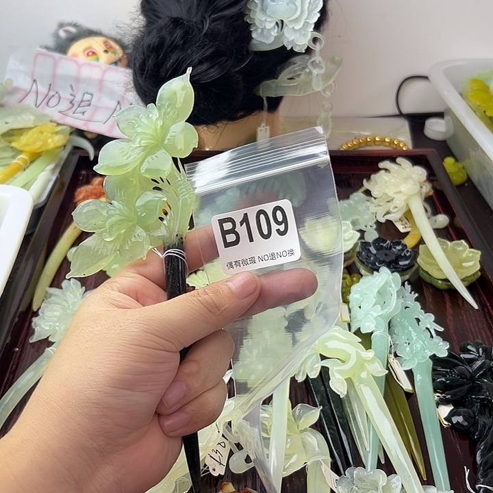 蝶***员蛇纹石玉合金发饰