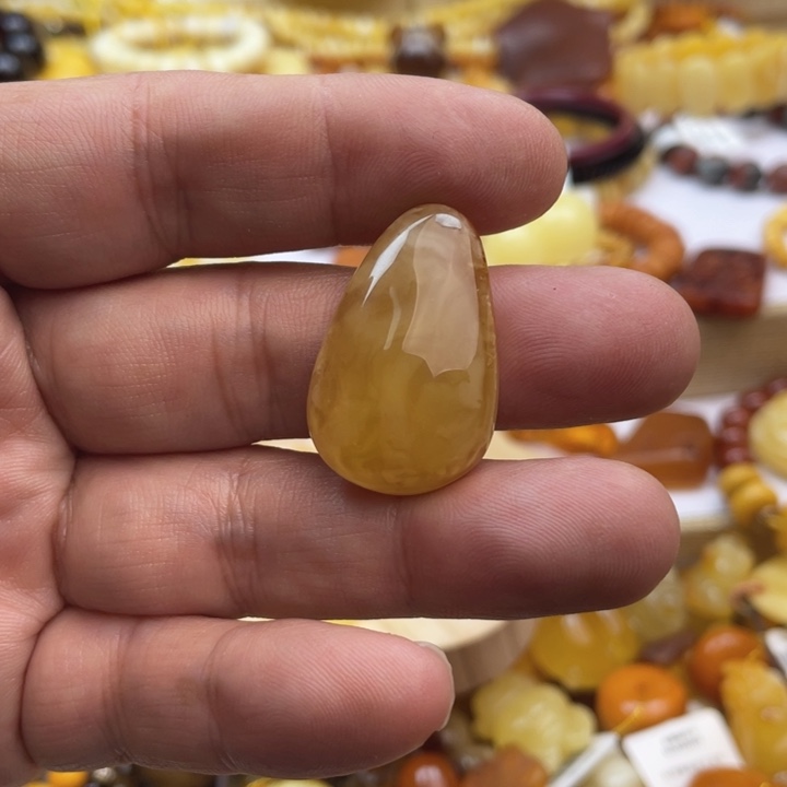 蜜蜡手串未镶嵌吊坠