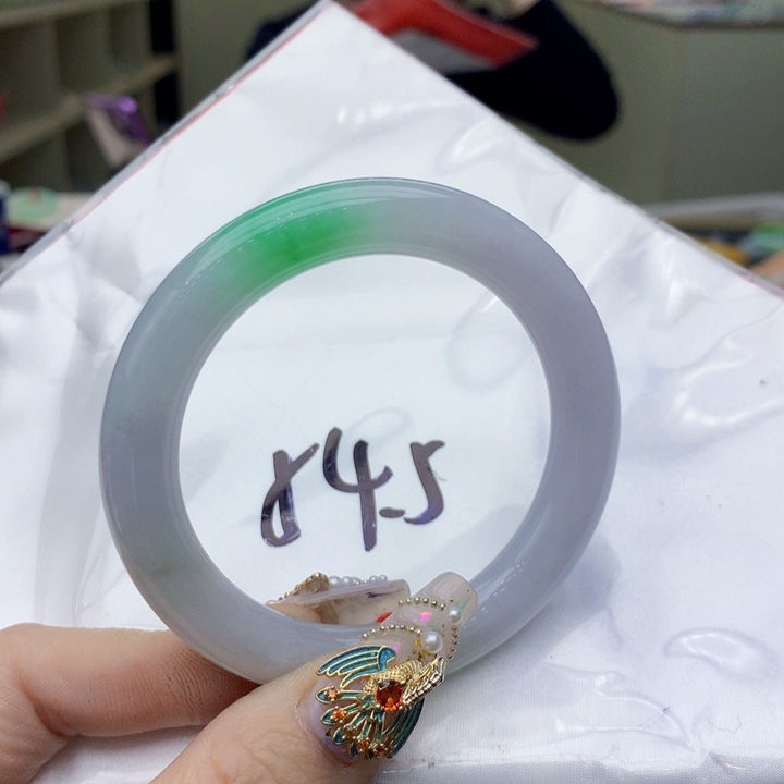 翡翠手镯未镶嵌翡翠手镯