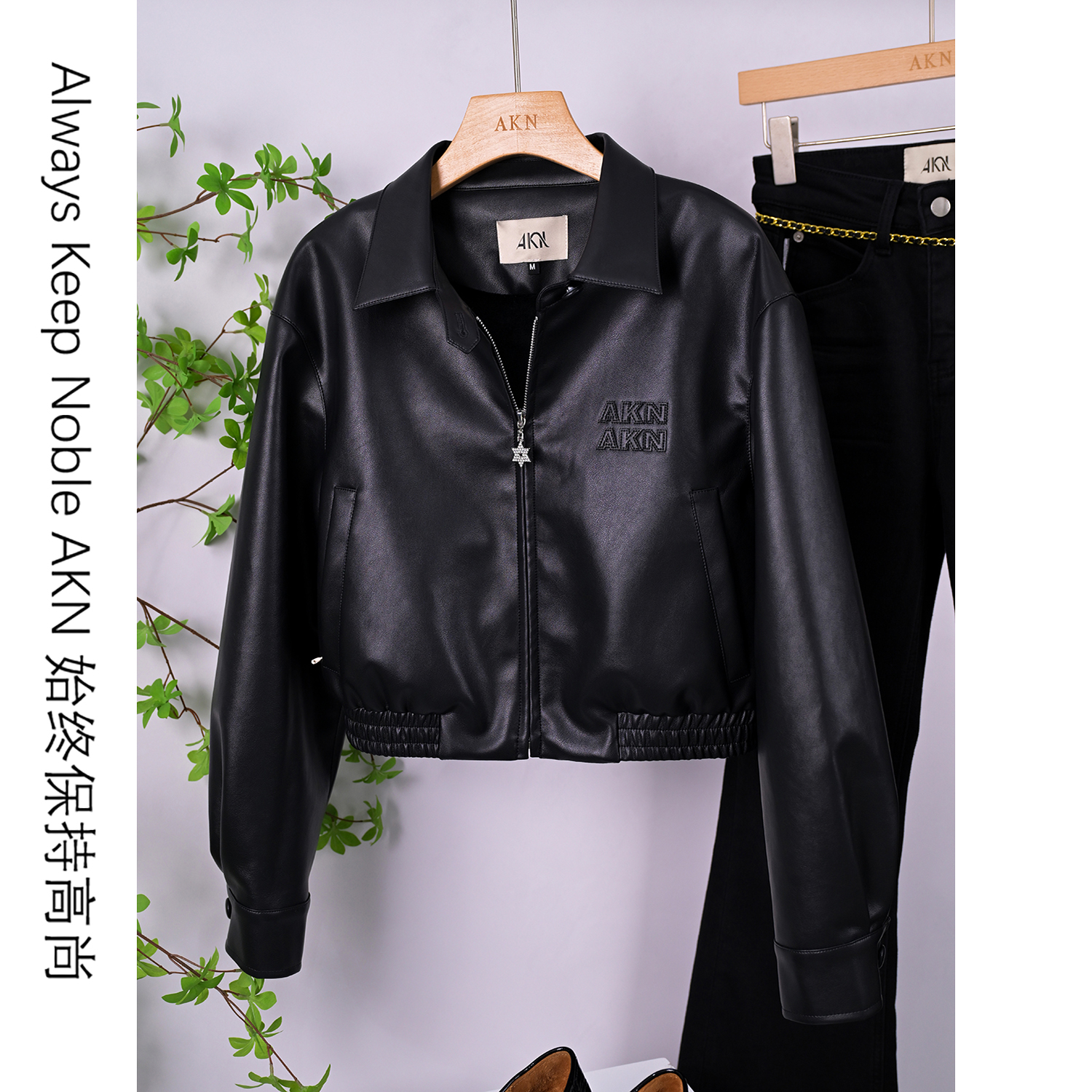 艾珂妮8176【黑PU皮翻领夹克】高级感哑光翻领夹克字母压纹短款外套