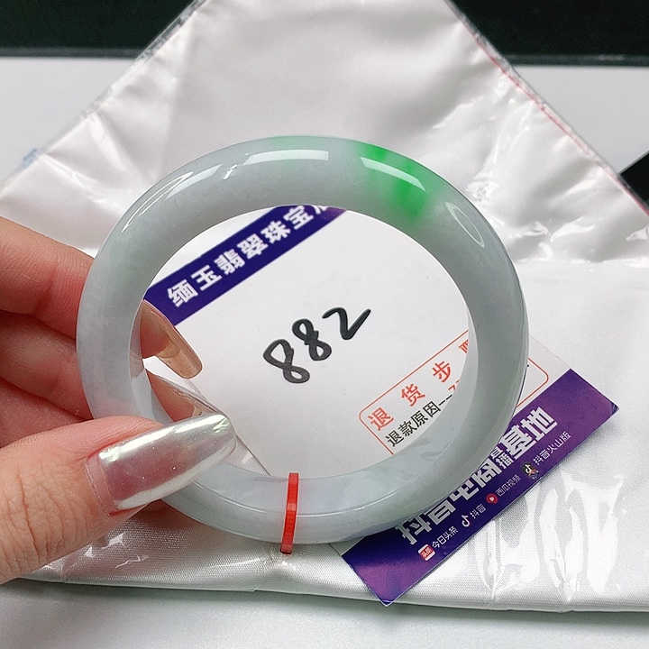 翡翠手镯未镶嵌翡翠手镯