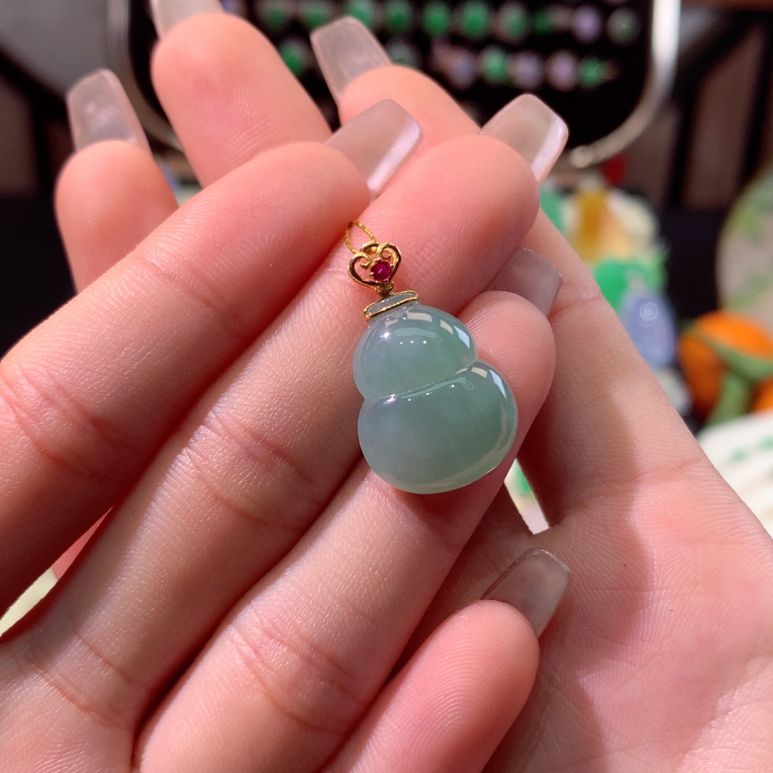 翡翠颈饰18K金镶嵌翡翠