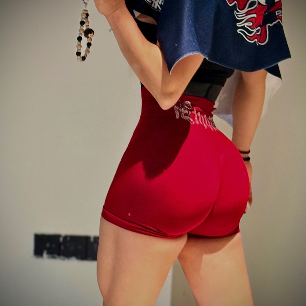 【奥钻短裤】原创撸铁蜜桃裤女跑步瑜伽普拉提蜜桃臀紧身高弹三分裤