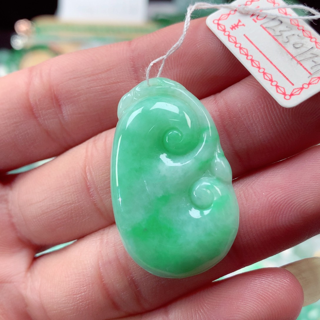 翡翠颈饰未镶嵌翡翠吊坠