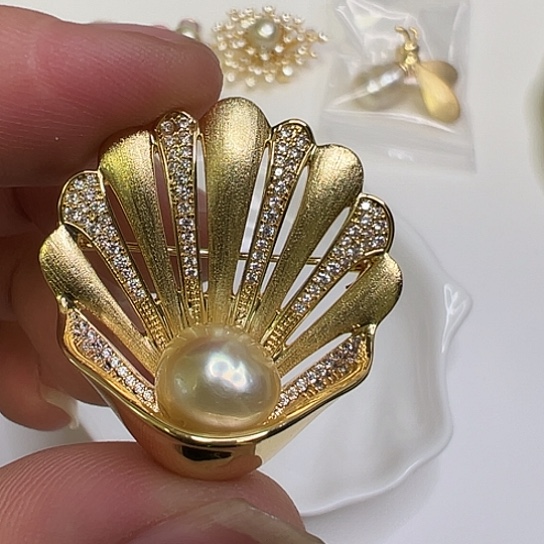 未镶嵌海水珍珠胸针