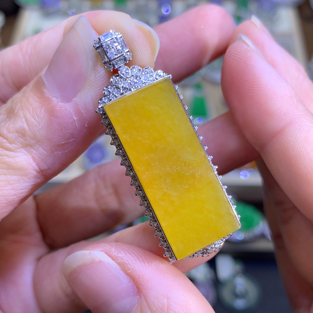 翡翠18K金镶嵌颈饰翡翠