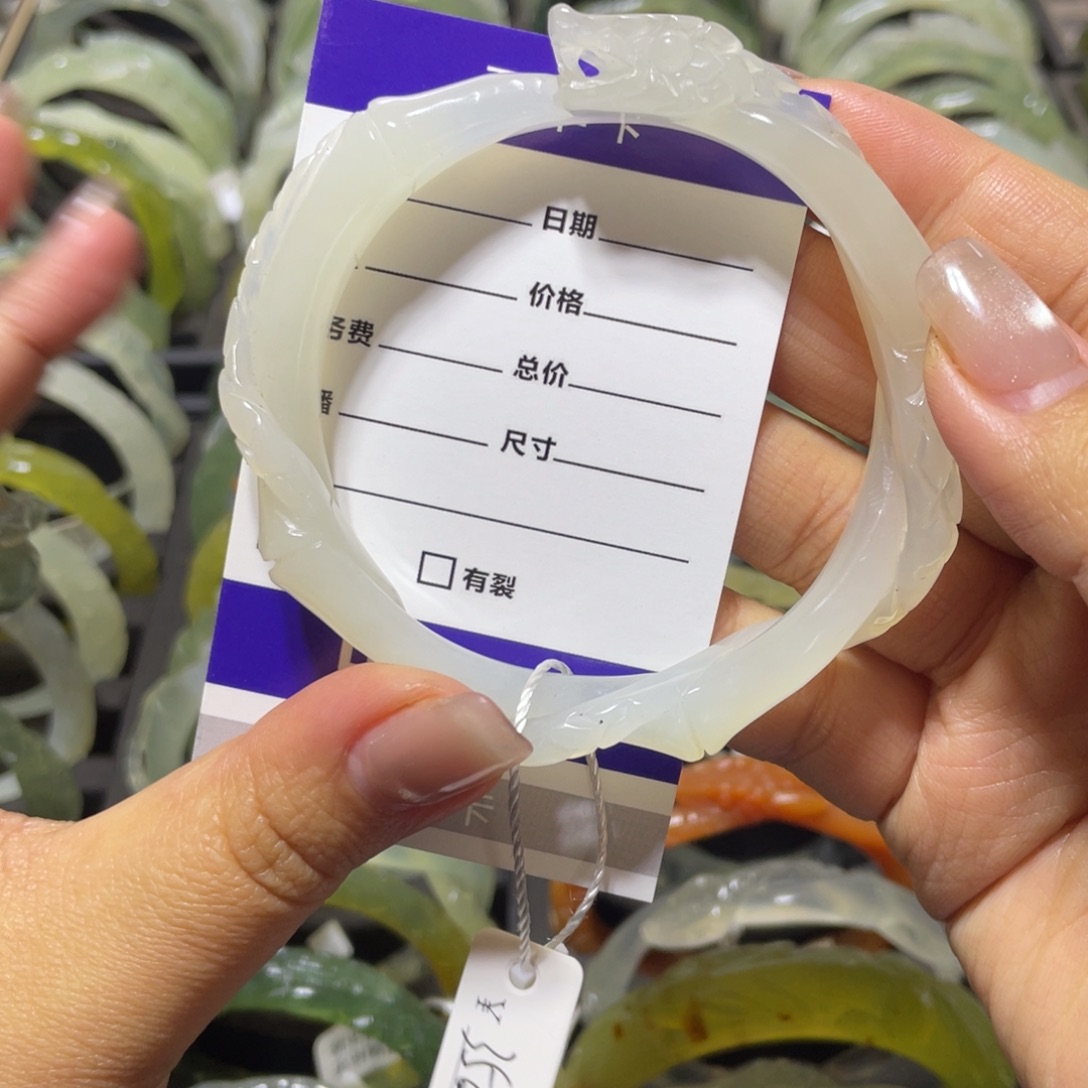 老***入蛇纹石玉未镶嵌手镯