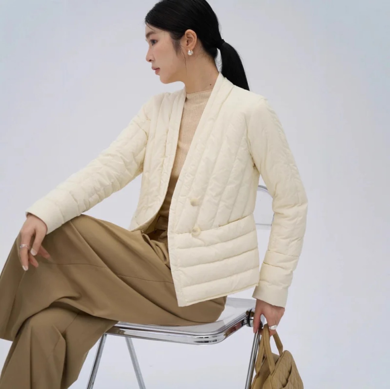 90绒轻薄款显瘦羽绒服短款时尚保暖气质修身女装V领秋冬流光风潮