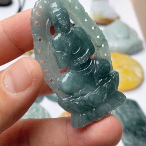 翡翠颈饰未镶嵌翡翠
