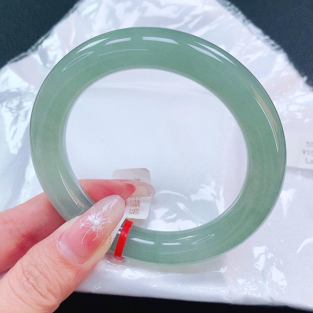 翡翠手镯未镶嵌55圈