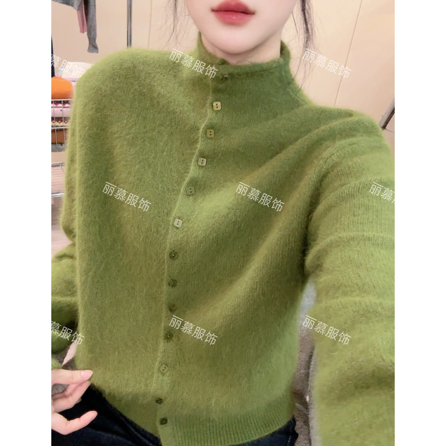 【奇异果】半高领软糯小浣熊保暖显瘦小方扣针织开衫