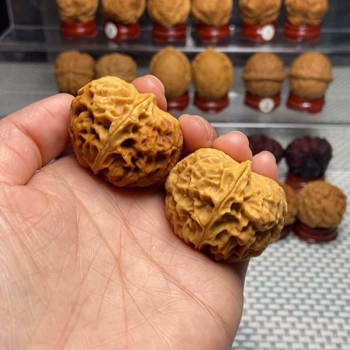 文玩核桃把件38玲珑绣球