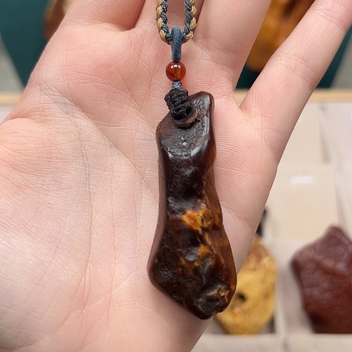 琥珀珠宝奇石未镶嵌