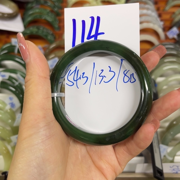 L****和田玉未镶嵌手镯