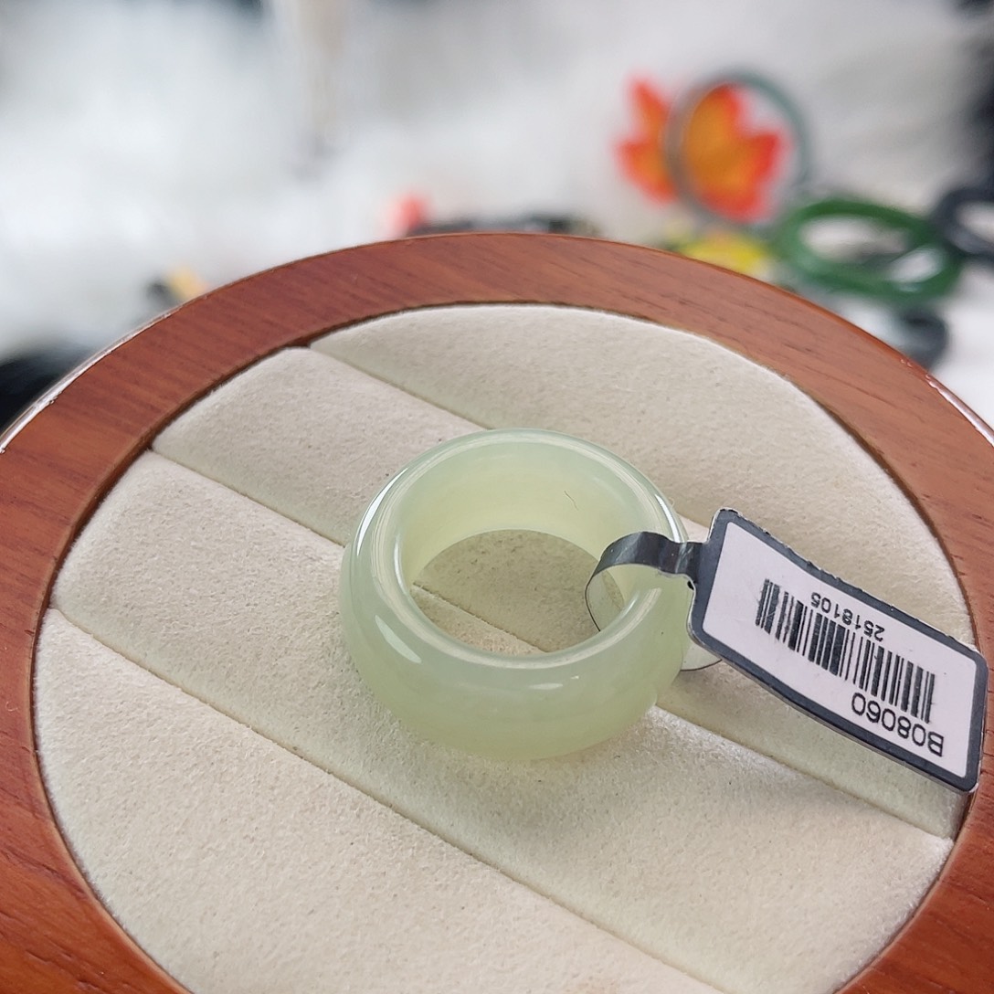 和田玉未镶嵌戒指l136。俄青圆条。17.5 不退换