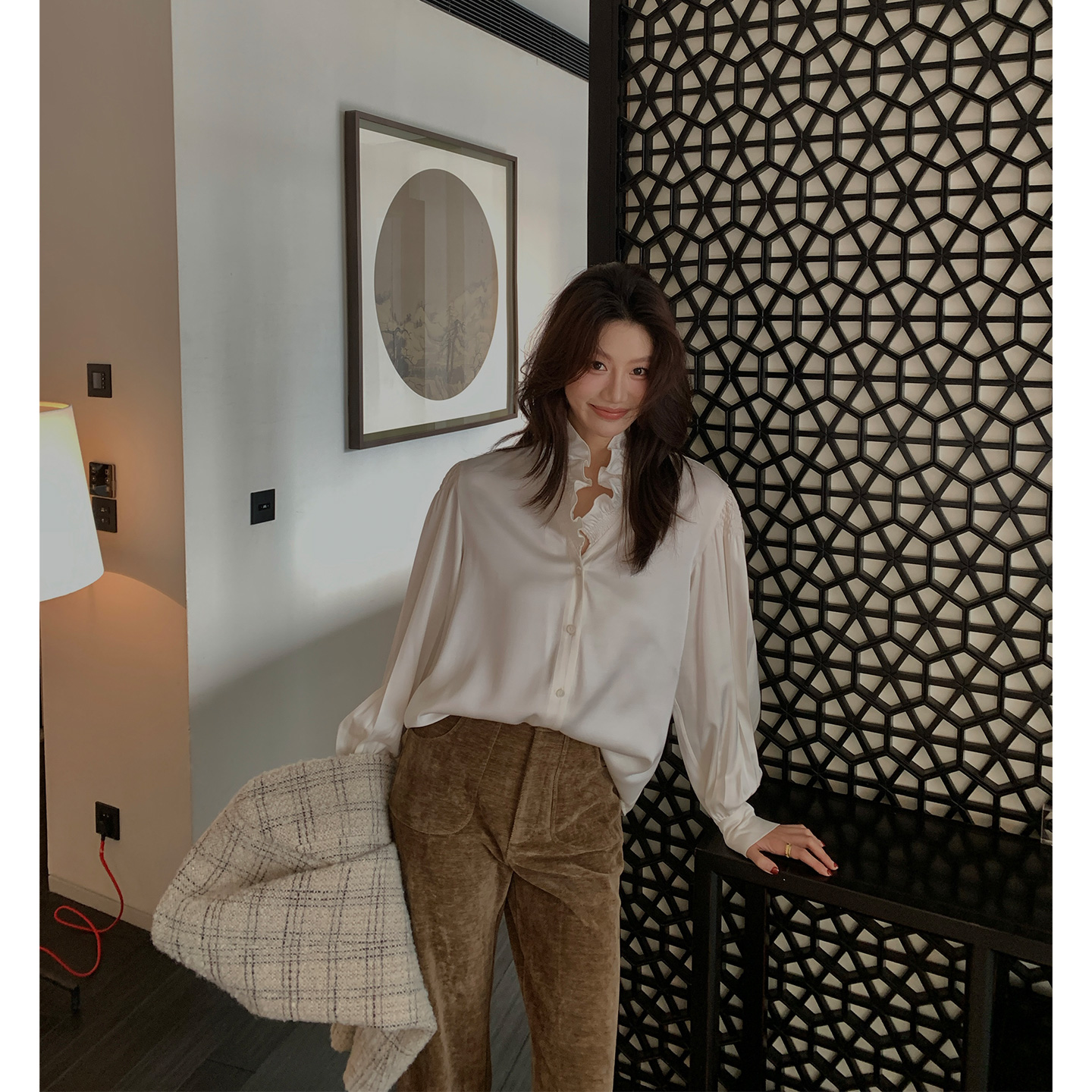 【ALONESAVOR】龍喜儿 法兰花园 法式木耳边醋酸天丝V领衬衫K127