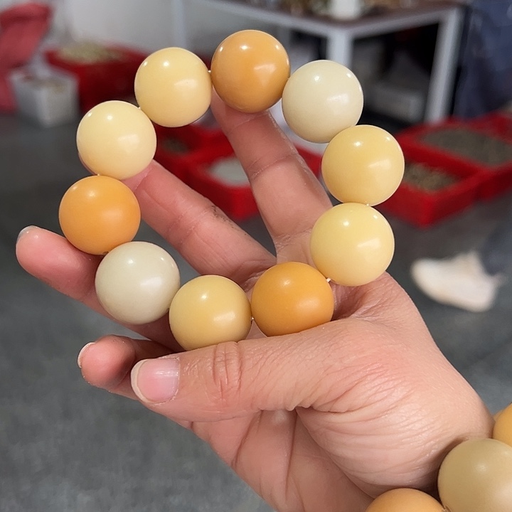 白玉菩提吊坠23卡手串