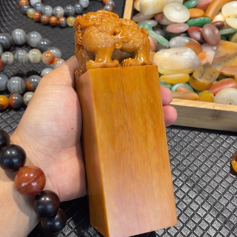 【闪购商品】未镶嵌石英质玉（黄龙玉）颈饰