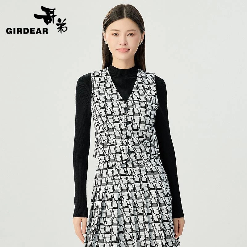GIRDEAR/哥弟2025新款 时尚百搭直身型V领帅气通勤马甲女 1400808