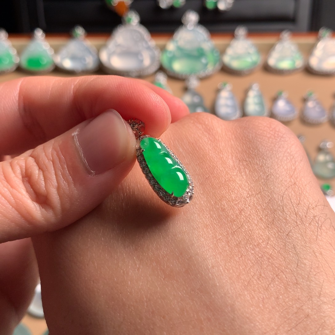 翡翠吊坠(不含链)18K金镶嵌