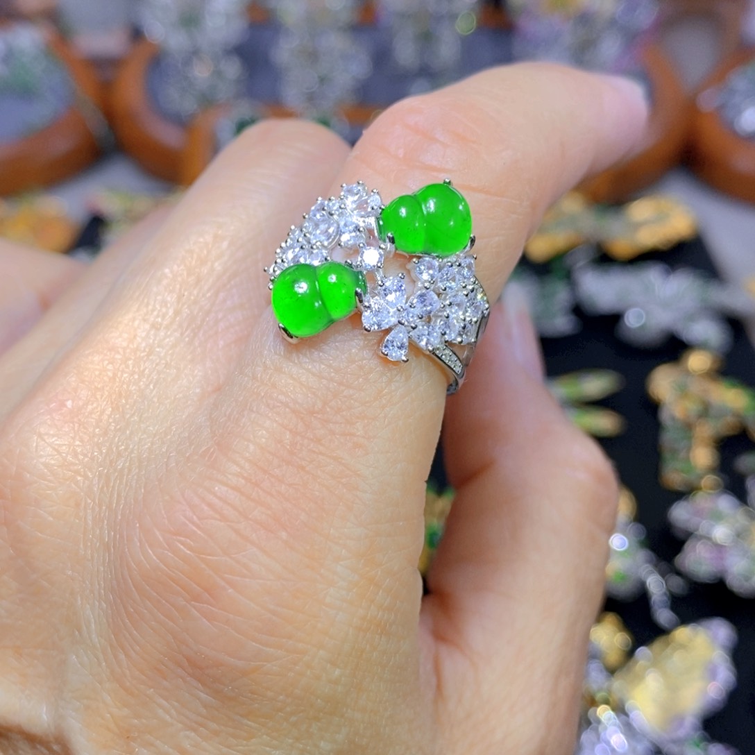 翡翠颈饰银S925镶嵌天然翡翠